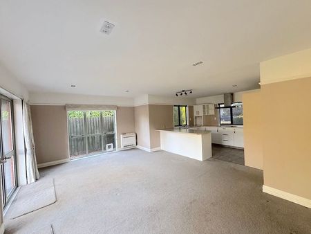 A big home close to university and markets - Photo 4