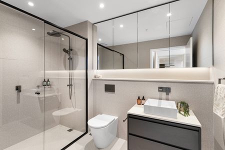 Luxury Oversized 3-Bedroom Residences with Water Outlooks & Double Parking - Photo 4