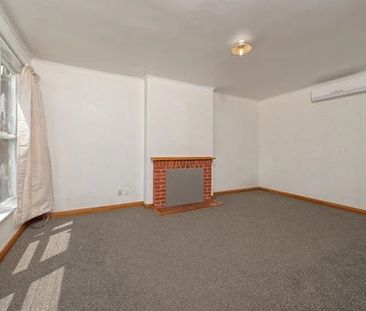 3-bedroom property, perfectly located! - Photo 3