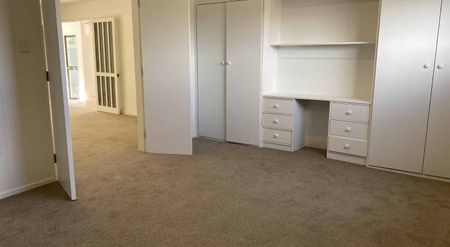 Big Beauty on Brixton! - Photo 2