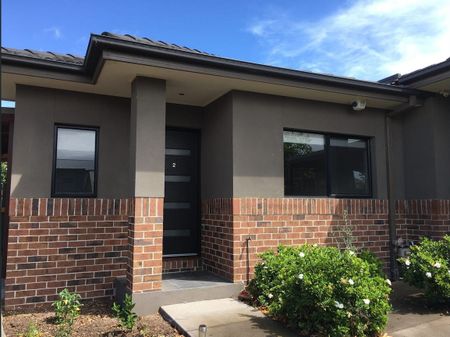 Modern & Convenient Living in a Great Reservoir Location - Photo 4