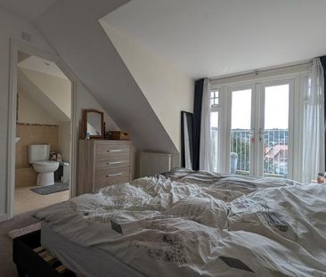 2 bedroom penthouse to rent - Photo 3