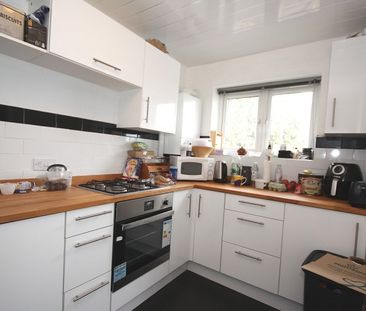 Calluna Court, Woking - Photo 3