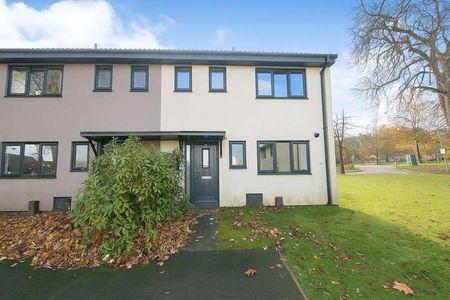 St. Lucia Park, Bordon, Hampshire, GU35 - Photo 4