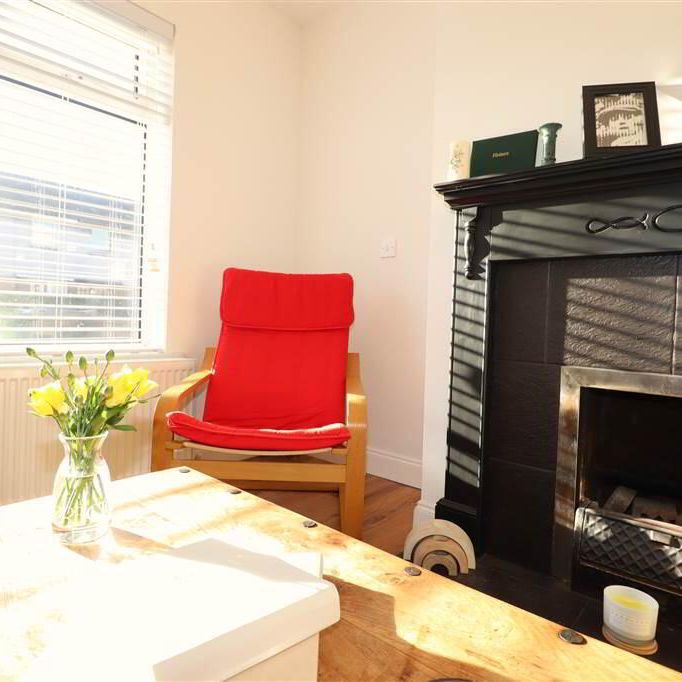 4 Ward Avenue, Warren Gardens, Lisburn, BT28 1EF - Photo 1