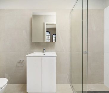 New York meets Petersham in newly refurbished residence - Also know... - Photo 3