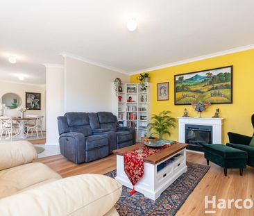 CHARMING 3 X 2 TOWNHOUSE IN PERFECT LOCATION! - Photo 1