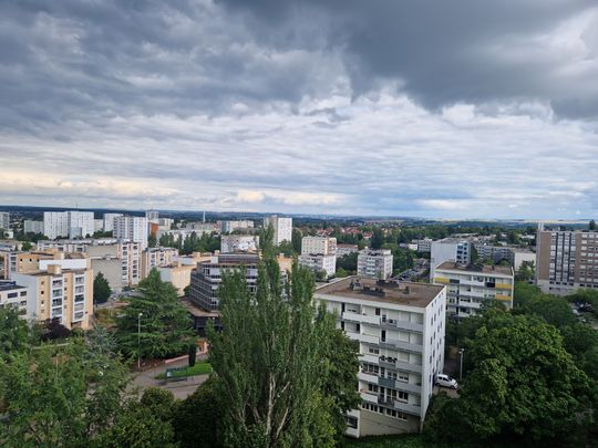 VANDOEUVRE / QUARTIER VELODROME : SPACIEUX APPARTEMENT T3 AVEC TERRASSE ET CAVE - Photo 1