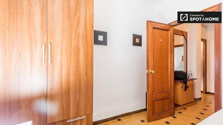 valencia, Valencian Community 46021 - Photo 2