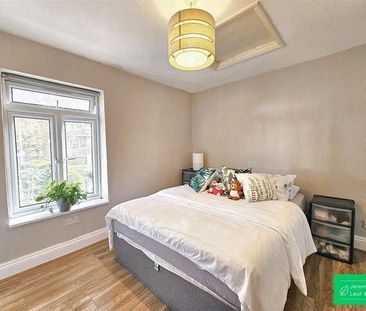 Red Lion Hill, London, N2 - Photo 5