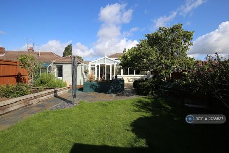3 bedroom bungalow to rent - Photo 2