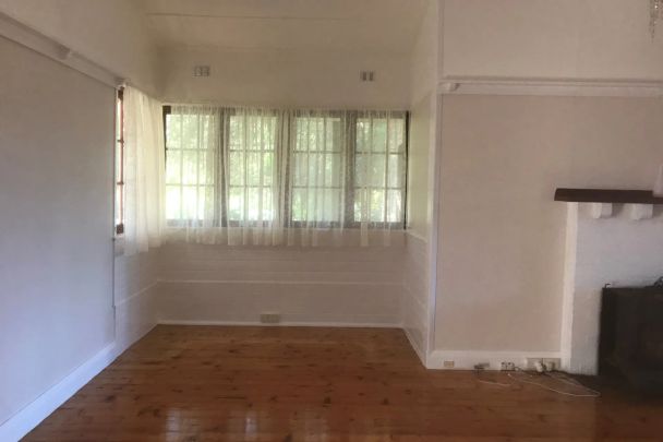 Charming Cottage Centrally Located In Hazelbrook! - Photo 1