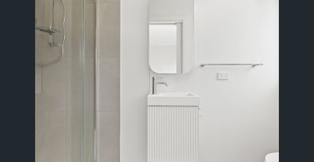 Brand new fully furnished rooms with private courtyards – All bills included! - Photo 5