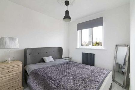 Linton Gardens, Beckton, E6 - Photo 2