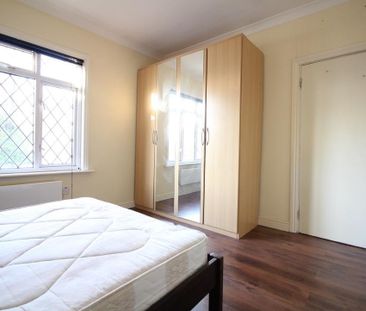 Nicholes Road, Hounslow - Photo 3