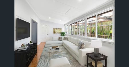 LEVEL FAMILY HOME - Photo 5