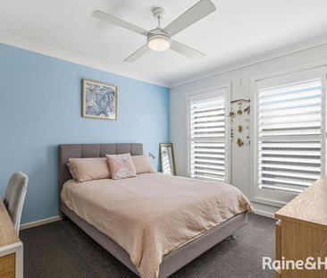 Stunning 5 Bedroom Family Home - Photo 2