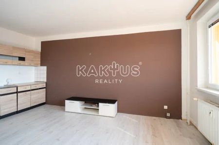 Podnájem bytu 1+kk s lodžií, na ulici Bedřicha Nikodéma, Ostrava-Poruba - Photo 2