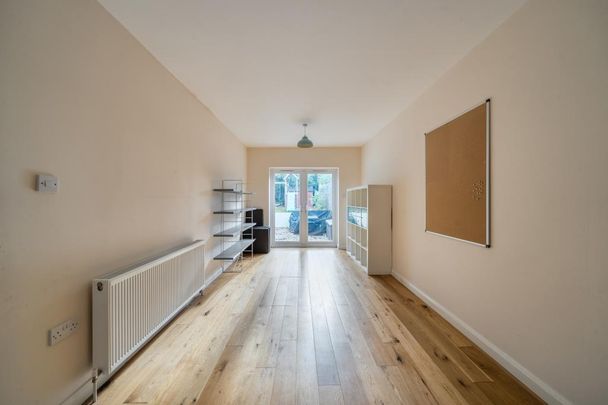 4 bedroom semi-detached house to rent - Photo 1