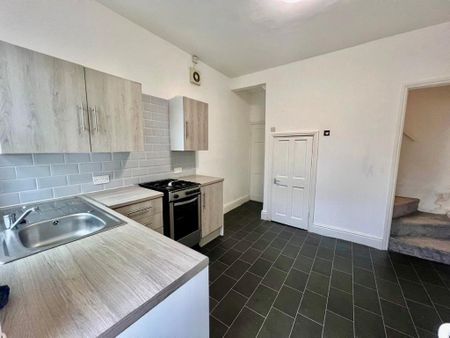 2 bedroom end of terrace house to rent - Photo 5