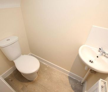 3 bedroom end of terrace house to rent - Photo 2