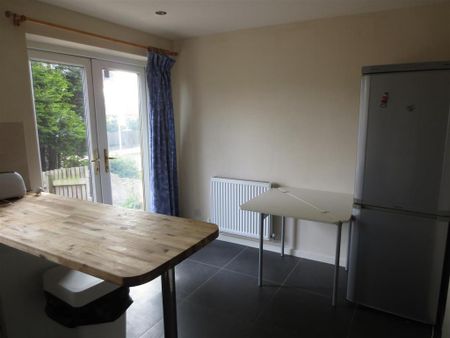 3 bedroom terraced house to rent - Photo 5