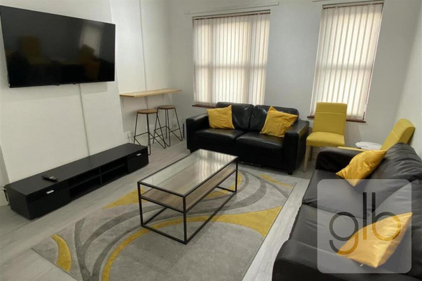 1 bedroom in a house share to rent - Photo 1