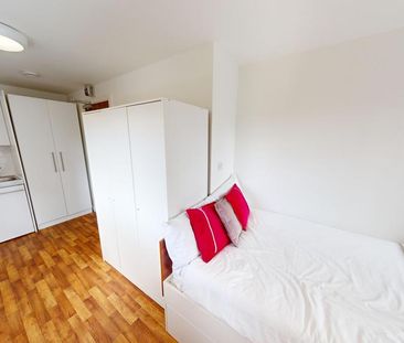 Studio to rent - Photo 1