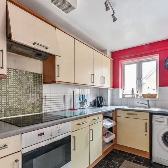 Room in a Shared Flat, Old School Place, CR0 - Photo 1