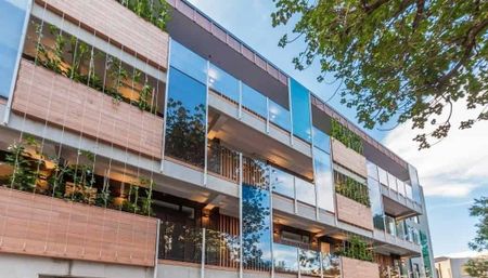 Modern Comfort and Practical Living - Photo 3