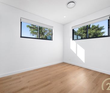 Brand New Five Bedroom Family Home - Photo 3