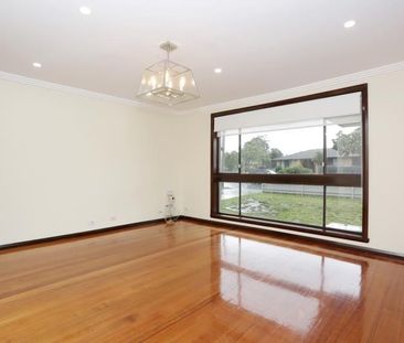 Gorgeous Home In The Heart Of Gladstone Park! - Photo 3