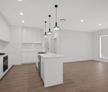 Beautiful Family Home! - Photo 2