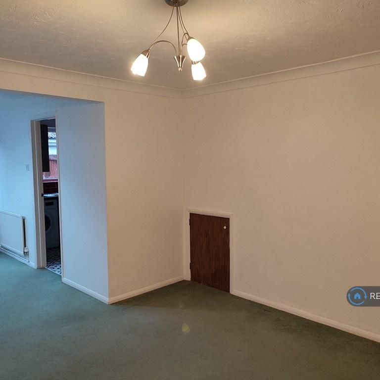 3 bedroom end of terrace house to rent - Photo 1