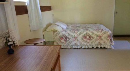 Private, clean, safe and warm studio unit> - Photo 4