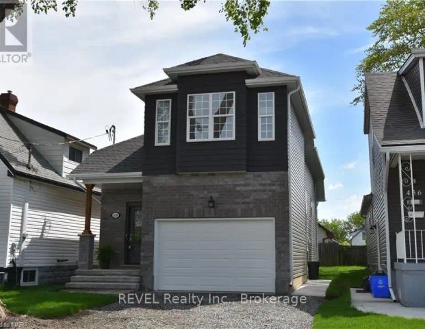 438 MCALPINE AVENUE N — 2 Bedroom - Photo 1
