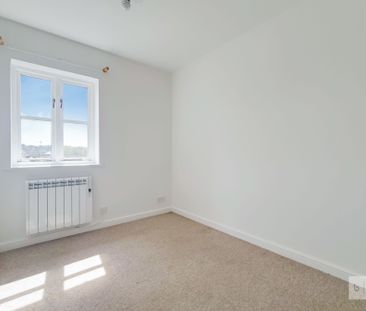 Benhill Road - Photo 3