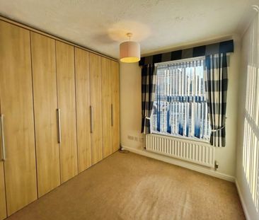 4 bedroom House To Let - Photo 4