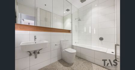 SPACIOUS 2 BEDROOM + 1 BATHROOM APARTMENT! - Photo 2