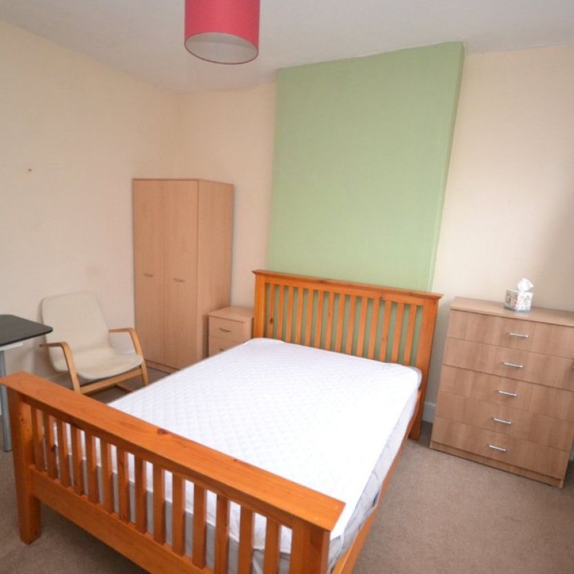 4 bed Mid Terraced House for Rent - Photo 1