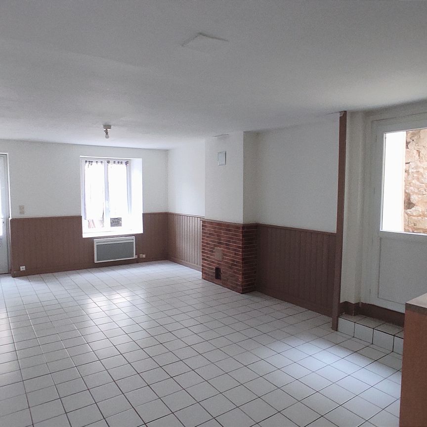Location Appartement 2 pièces 56m² LUSIGNAN 86600 - Photo 1
