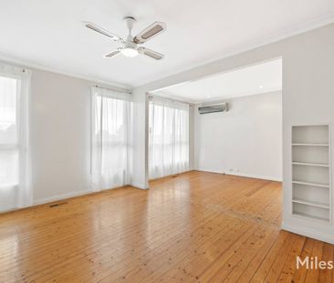 FAMILY HOME IN A PREMIUM POSITION! - Photo 1