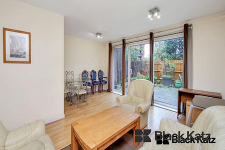 Boasting 1050 sq. ft. of living & entertaining space & sun filled roof terrace - Photo 2