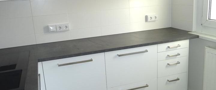 * mit Einbauküche und Balkon * 3 Zimmer Wohnung in Werdau zu vermieten! - Photo 1