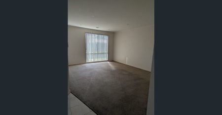 Family Home in Prime Point Cook Location - Photo 2