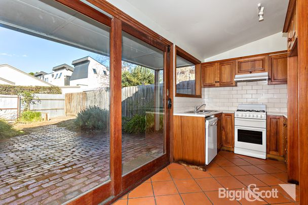 SPACIOUS BEDROOMS SUNNY FRONT AND BACKYARD - Photo 1