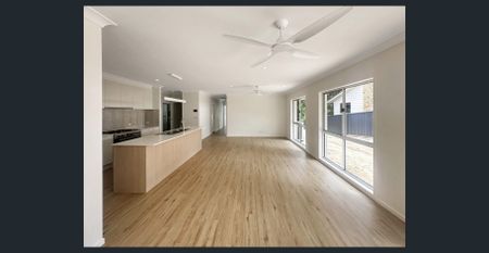 Brand New Family Home in a Pindari Rise! - Photo 2