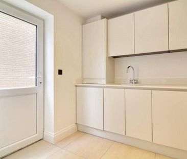 5 bedroom detached house to rent - Photo 2