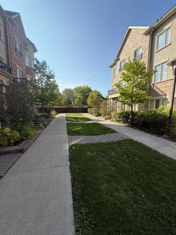 For Lease - 27 Coneflower Crescent Unit# 30, Toronto, Ontario - Photo 3