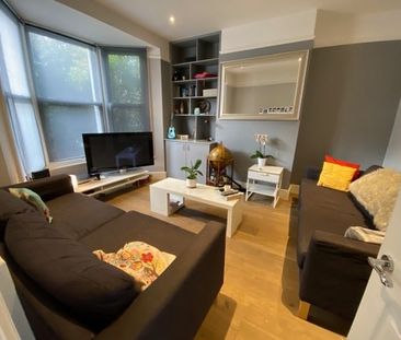 Room in a Shared House, Hartfield Road, SW19 - Photo 1